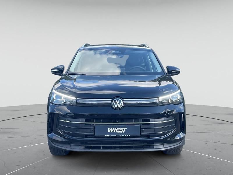 Grenadillschwarz metallic Neu 2025 VW Tiguan Sound SUV | 45.754 € (Fairer Preis) - Bild 1/4