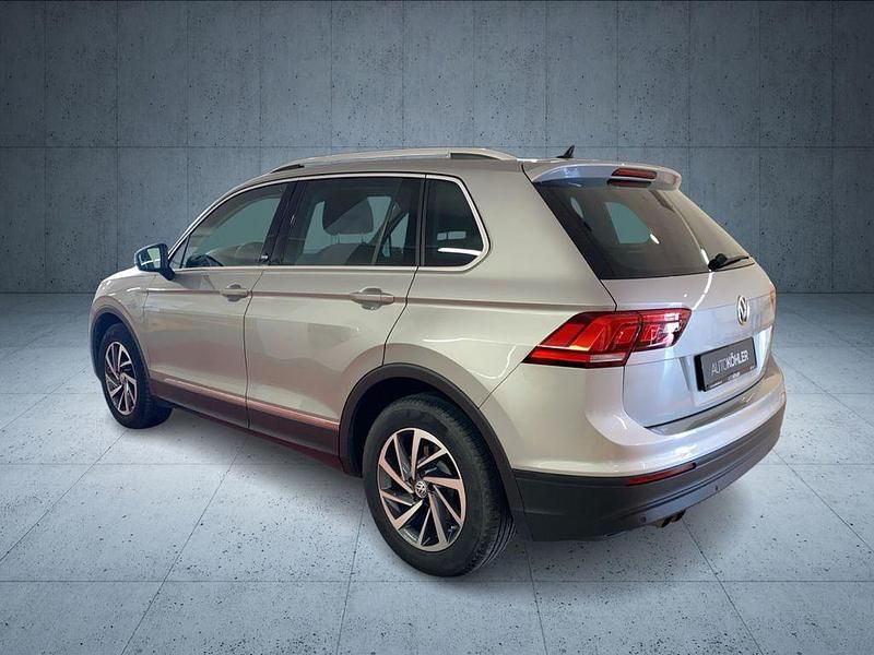 Second-hand VW Tiguan Sound 150 CP (110 kW) 2017 Argintiu SUV