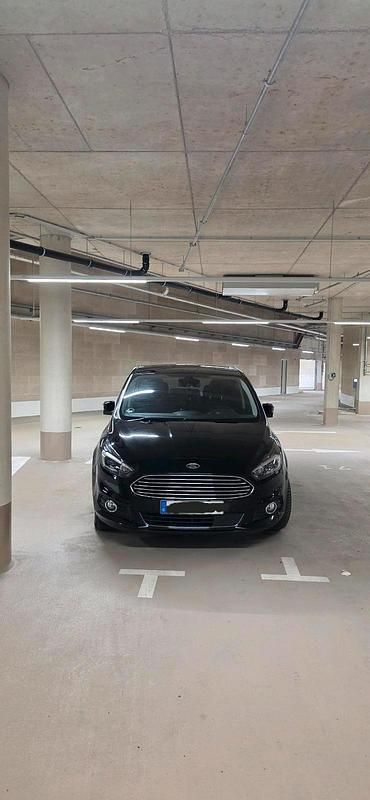 Schwarz Gebraucht 2017 Ford S-MAX S Van / Kleinbus | 21.000 € (Teuer) - Bild 1/4