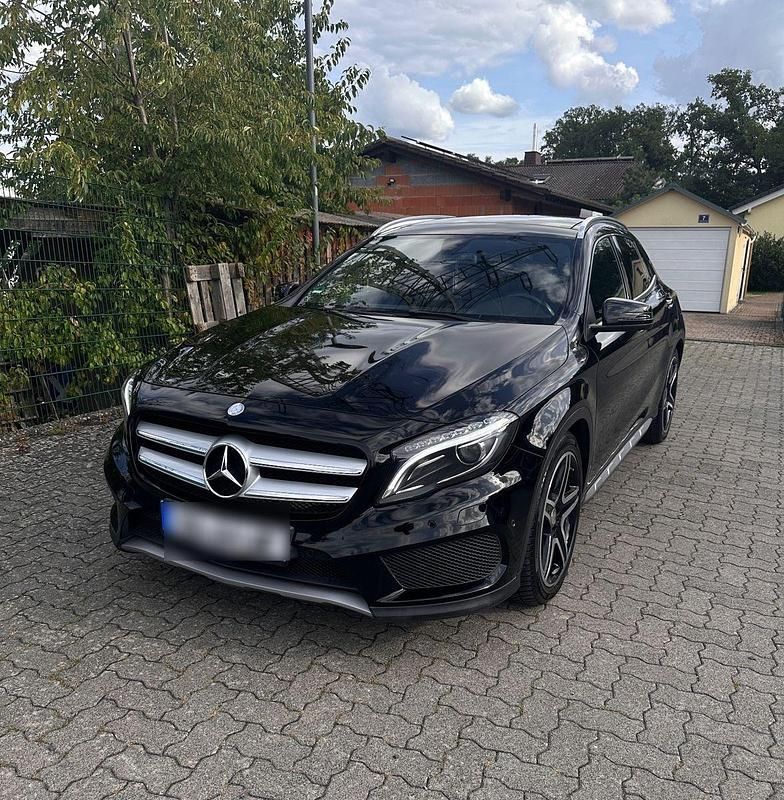 Gebraucht Mercedes GLA220 AMG line 177 PS (130 kW) 2015 Schwarz SUV