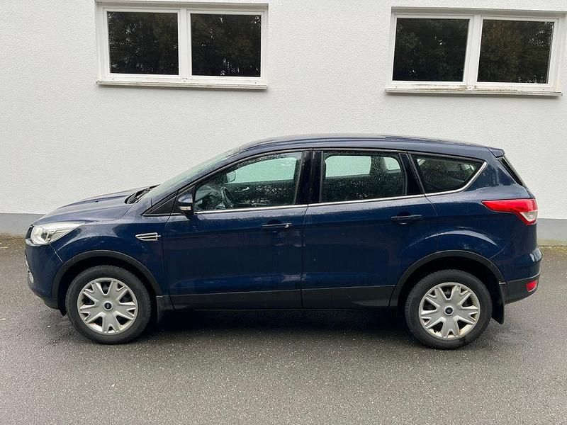 Gebraucht Ford Kuga Trend 150 PS (110 kW) 2015 Blau SUV
