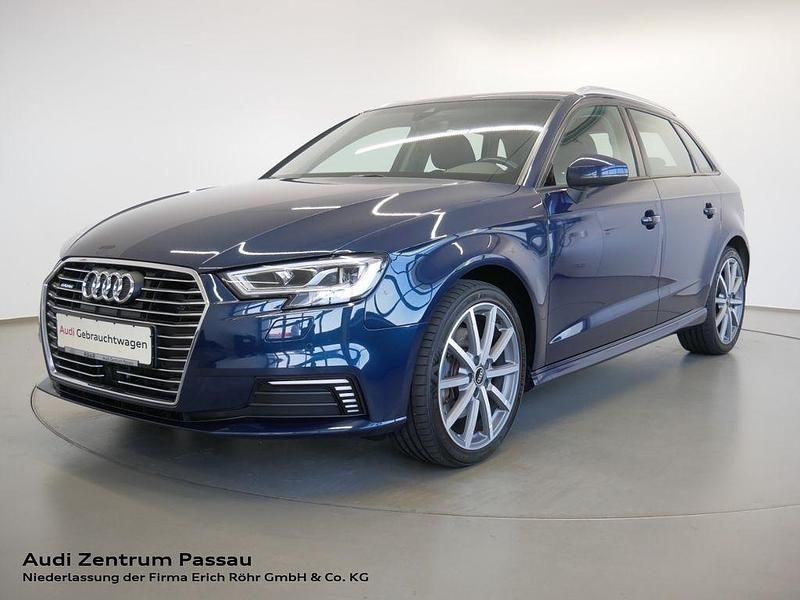 Kosmosblau metallic Gebraucht 2020 Audi A3 Sportback e-tron Sport Limousine | 17.900 € (Superpreis) - Bild 1/4