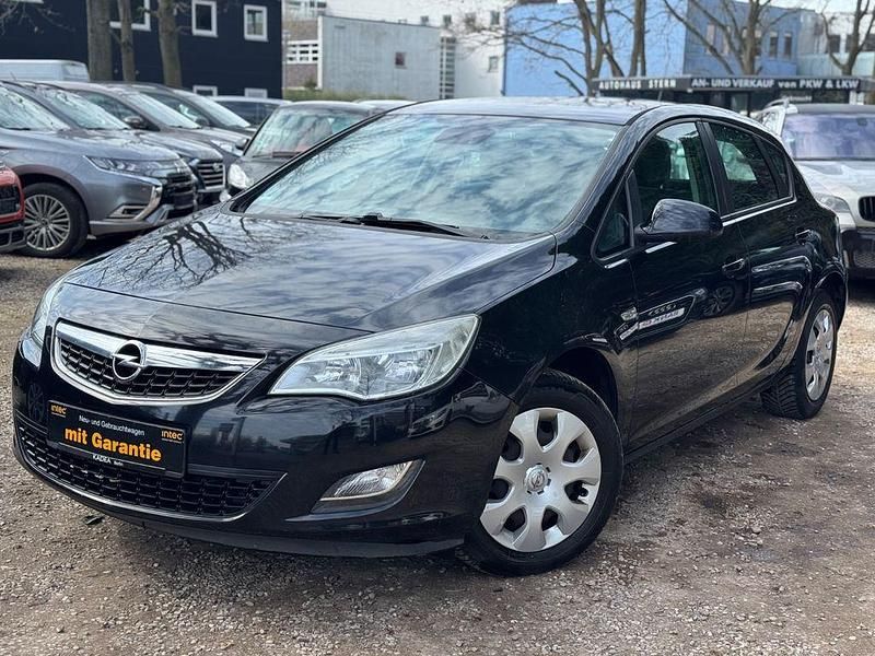 Używany Opel Astra 87 KM (63 kW) 2010 Czarny Sedan/Limuzyna