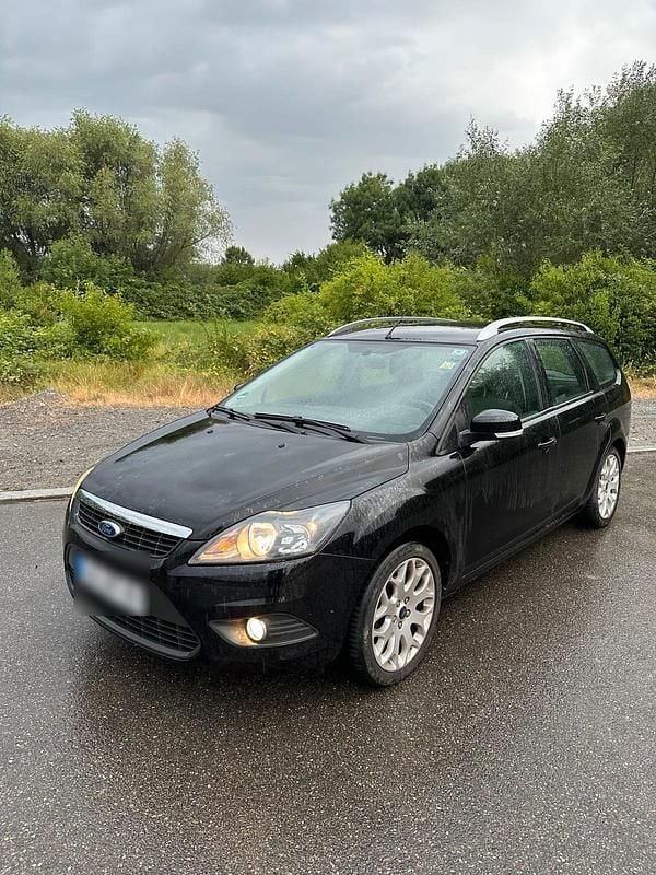 Schwarz Gebraucht 2010 Ford Focus Kombi | 2.300 € (Superpreis) - Bild 1/4