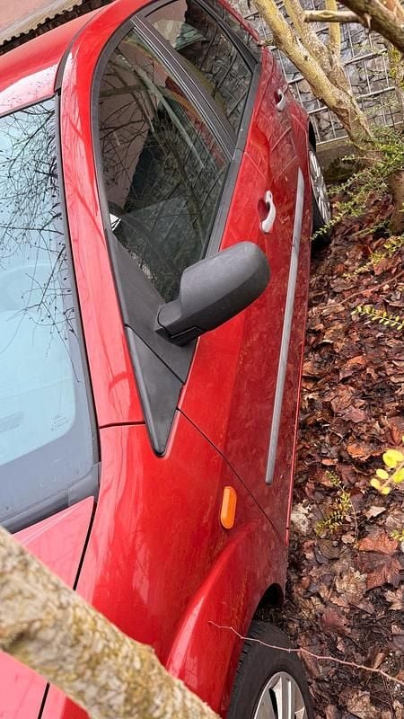 Gebraucht Ford Fiesta 68 PS (50 kW) 2006 Rot Kleinwagen