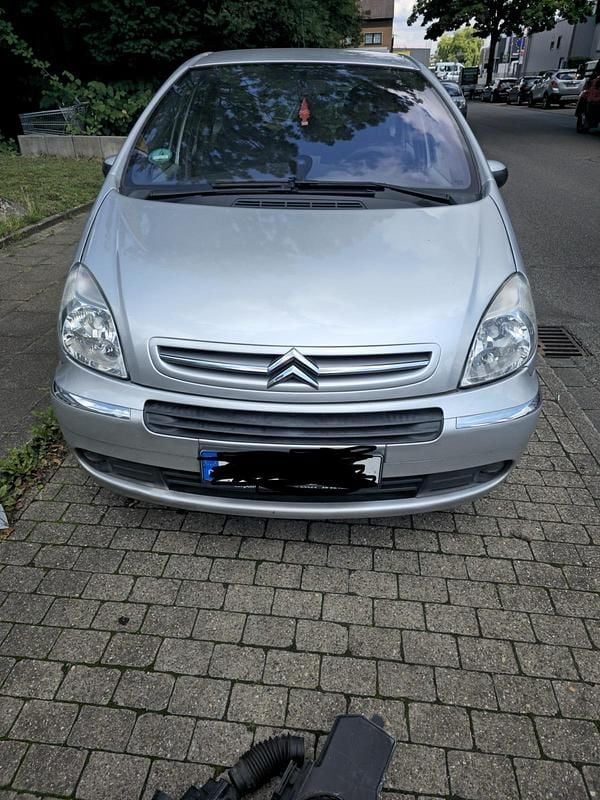 Grau Gebraucht 2007 Citroën Xsara Picasso Van / Kleinbus | 1.550 € (Fairer Preis) - Bild 1/4