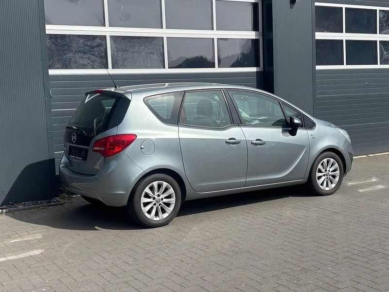 Second-hand Opel Meriva Active 101 CP (74 kW) 2012 Argintiu Monovolum