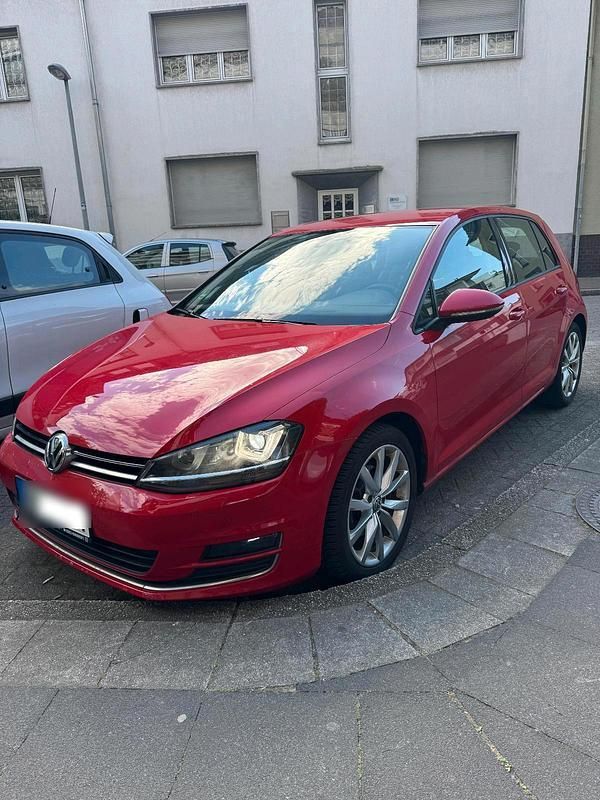 Rot Gebraucht 2012 VW Golf VII Highline Limousine | 10.000 € (Teuer) - Bild 1/4