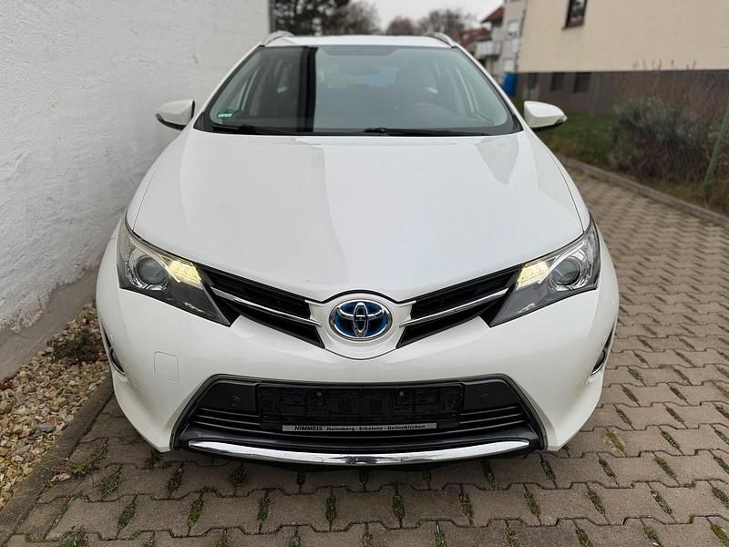 Gebraucht Toyota Auris Hybrid Life+ 136 PS (100 kW) 2013 Weiß Kombi