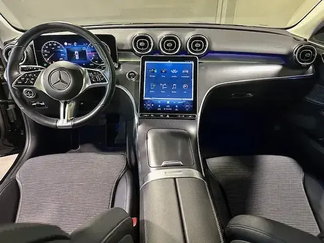 Gebraucht Mercedes C220 Avantgarde 200 PS (147 kW) 2022 Schwarz Limousine