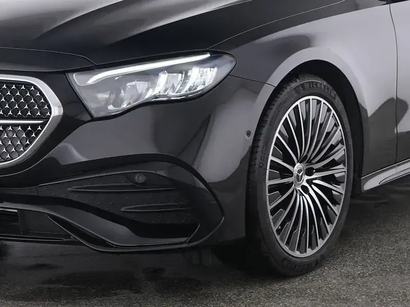 Gebraucht Mercedes E220 Advanced 197 PS (144 kW) 2025 Schwarz Limousine