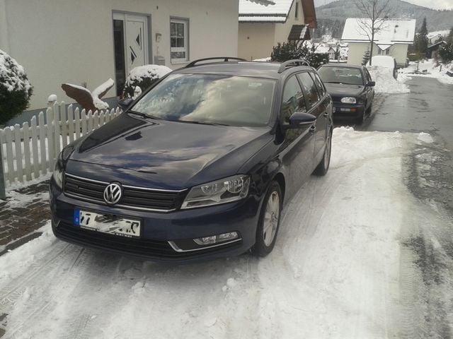 Gebraucht VW Passat 143 PS (105 kW) 2011 Blau metallic Kombi