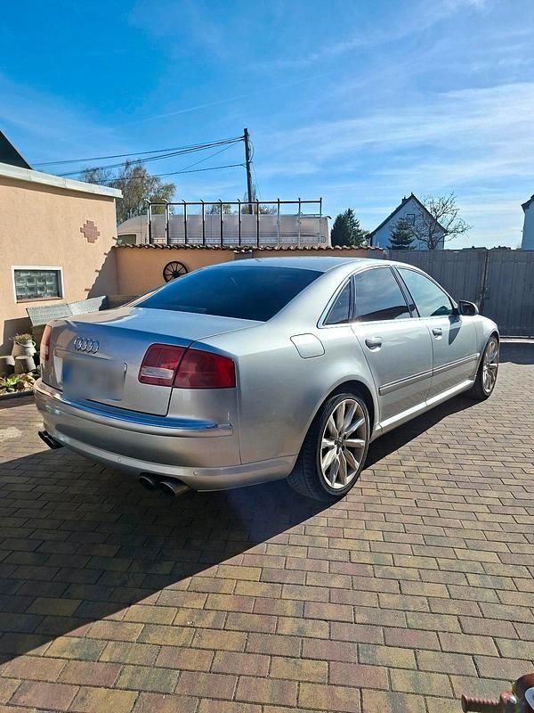 Second-hand Audi A8 280 CP (205 kW) 2002 Argintiu Berlinǎ
