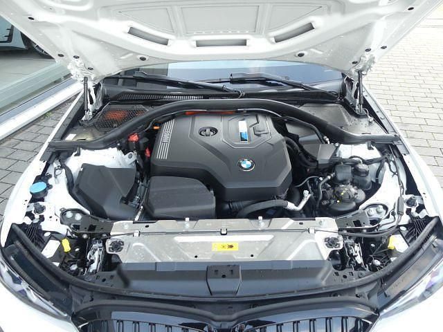 Weiß Gebraucht 2024 BMW 330e Performance Limousine | 43.900 € (Fairer Preis) - Bild 1/2