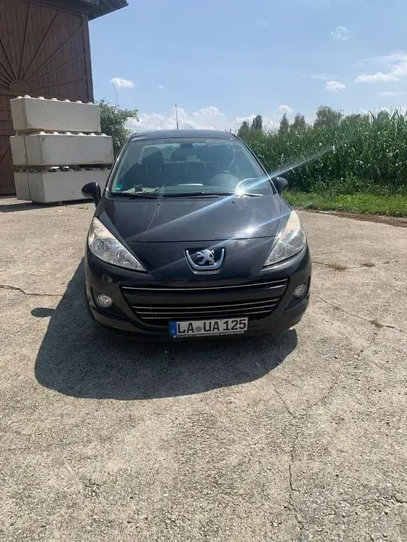 Gebraucht Peugeot 207 95 PS (69 kW) 2010 Schwarz Limousine