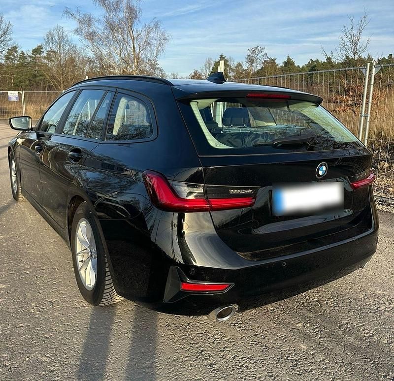 Gebraucht BMW 320 Advantage 190 PS (139 kW) 2020 Schwarz Kombi