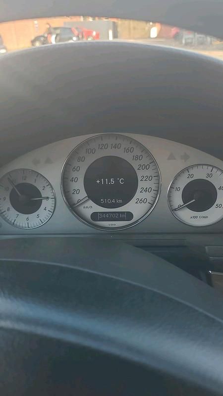 Gebraucht Mercedes E220 150 PS (110 kW) 2005 Silber Limousine