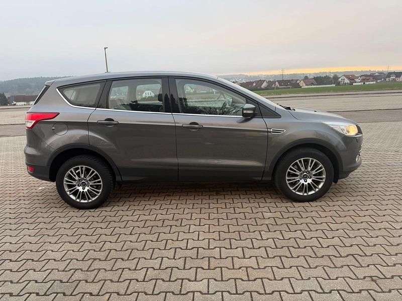 Gebraucht Ford Kuga 163 PS (119 kW) 2014 Grau SUV