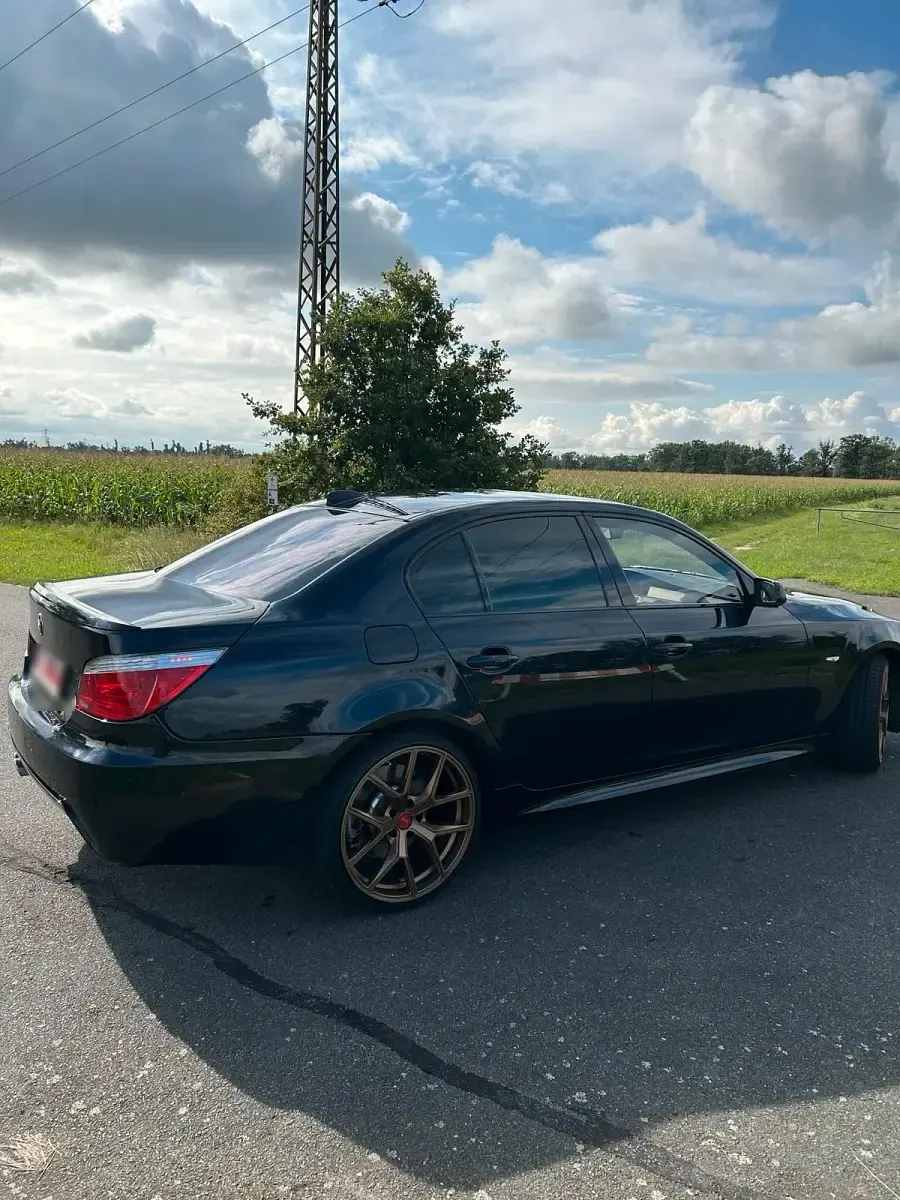 Gebraucht BMW 545 M Sport 333 PS (244 kW) 2005 Blau Limousine