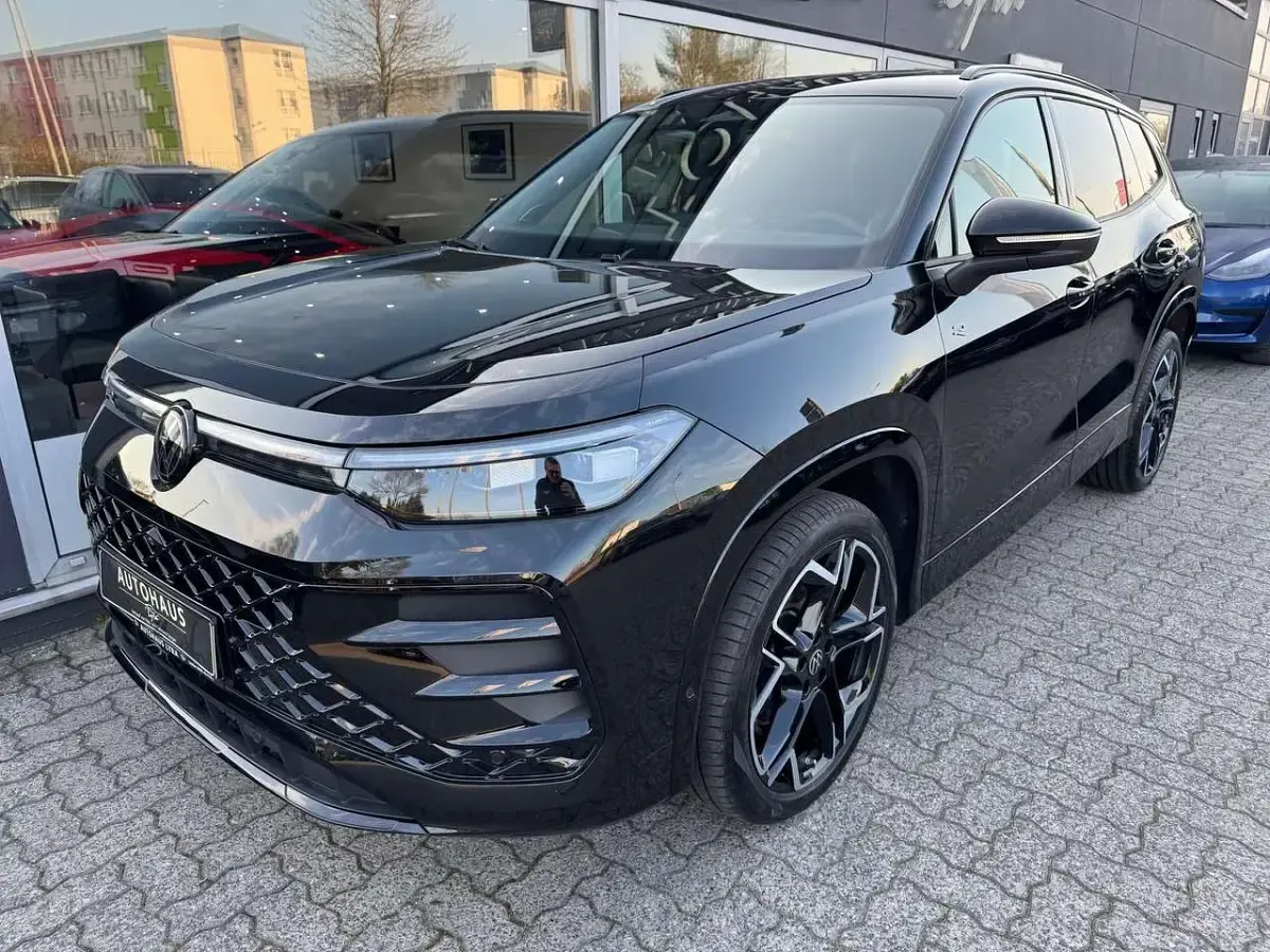 Gebraucht VW Tayron R-line 193 PS (141 kW) 2025 Grenadillschwarz metallic SUV