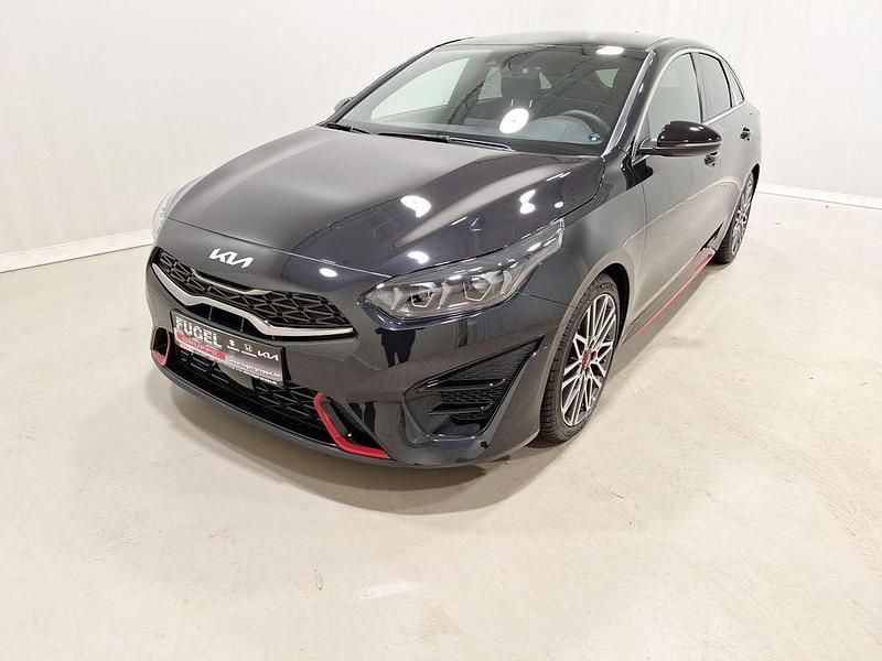 Gebraucht Kia ProCeed GT 204 PS (150 kW) 2024 Zilinaschwarz met. Kleinwagen