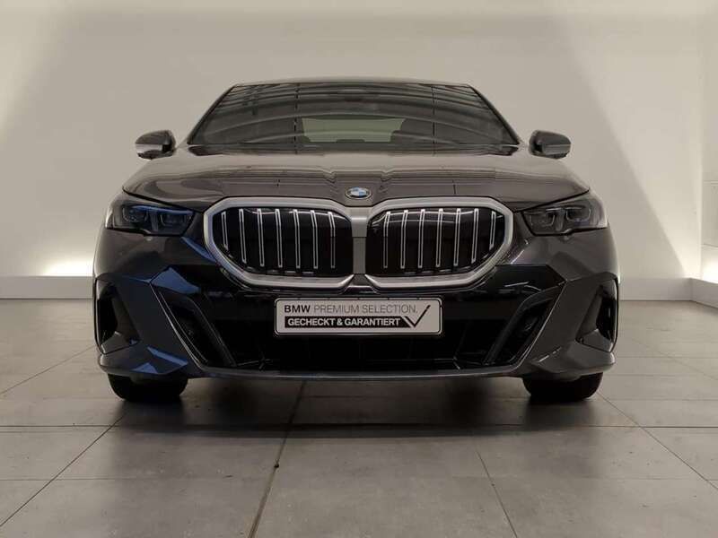 Grau Gebraucht 2024 BMW 520 M Sport Limousine | 50.579 € (Superpreis) - Bild 1/4