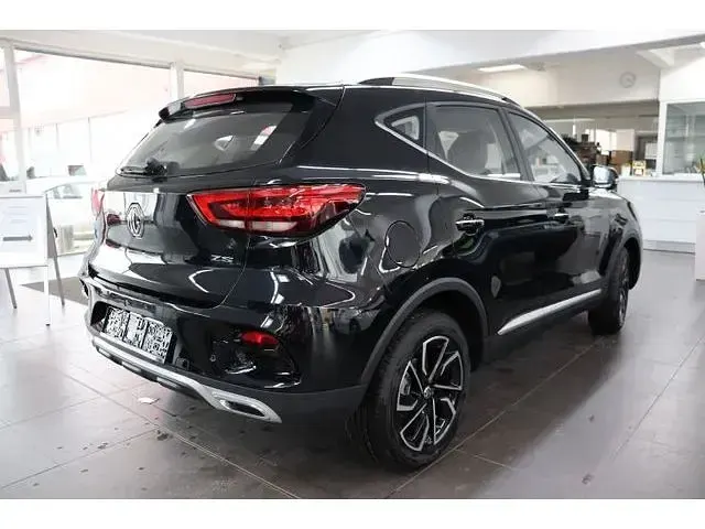 Neu MG ZS Luxury 106 PS (77 kW) 2025 Pebble black Limousine