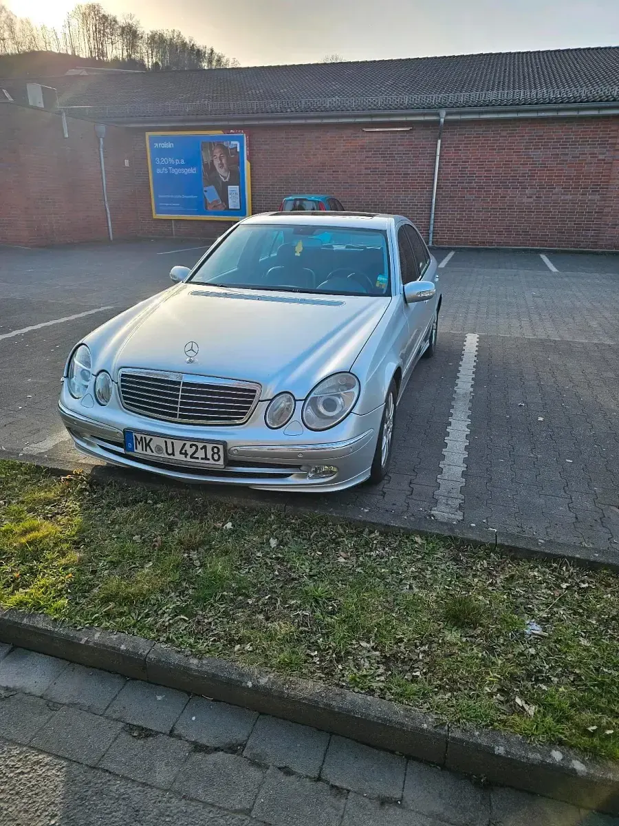 Używany Mercedes E220 150 KM (110 kW) 2006 Srebrny Sedan/Limuzyna