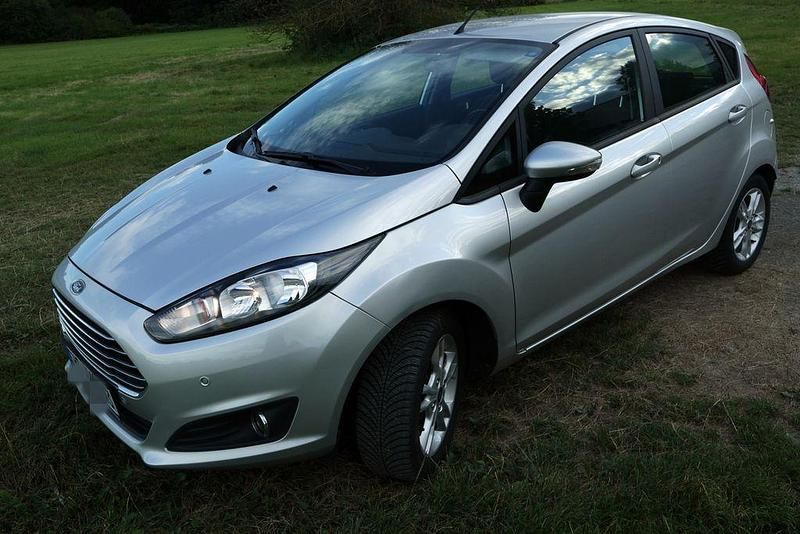 Silber Gebraucht 2015 Ford Fiesta SYNC Edition Kleinwagen | 4.700 € (Superpreis) - Bild 1/4