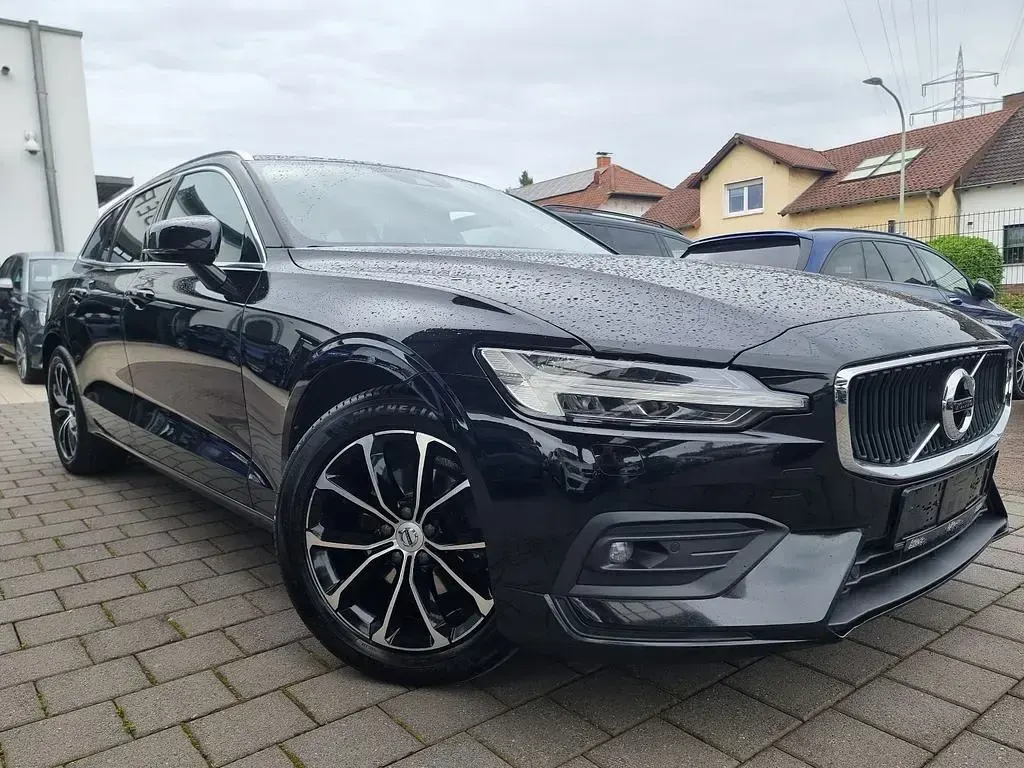 Gebraucht Volvo V60 190 PS (139 kW) 2020 Schwarz Kombi