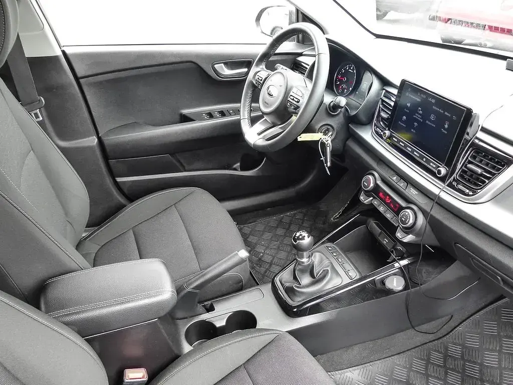 Gebraucht Kia Rio Edition 7 84 PS (61 kW) 2021 (prg) perennial grey m Limousine