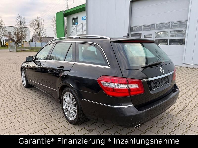Gebraucht Mercedes E300 204 PS (150 kW) 2010 Schwarz Kombi