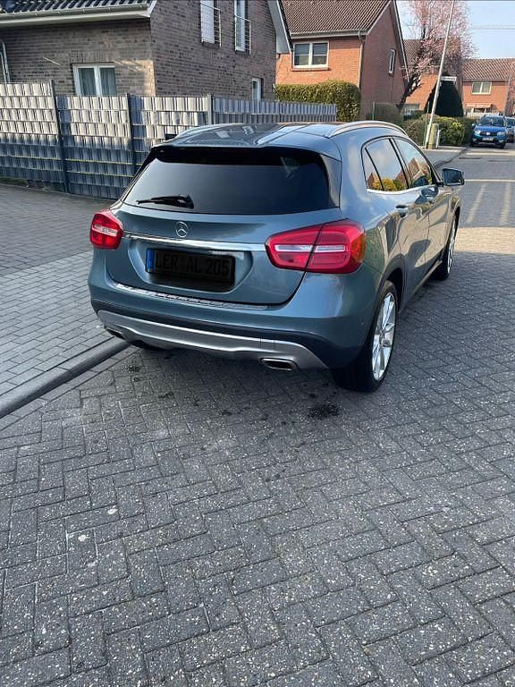 Gebraucht Mercedes GLA220 170 PS (125 kW) 2014 Blau SUV