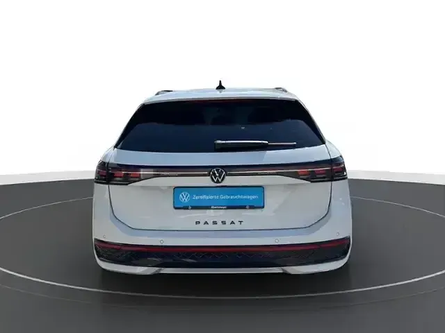 Gebraucht VW Passat R-line 150 PS (110 kW) 2025 Weiß Kombi