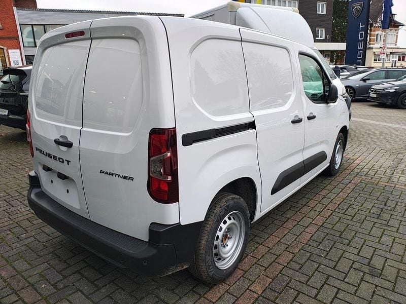 Neu Peugeot Partner 102 PS (75 kW) 2025 Weiss Van / Kleinbus