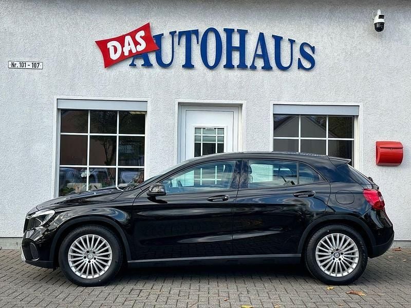 Schwarz Gebraucht 2017 Mercedes GLA180 SUV | 13.900 € (Guter Preis) - Bild 1/4