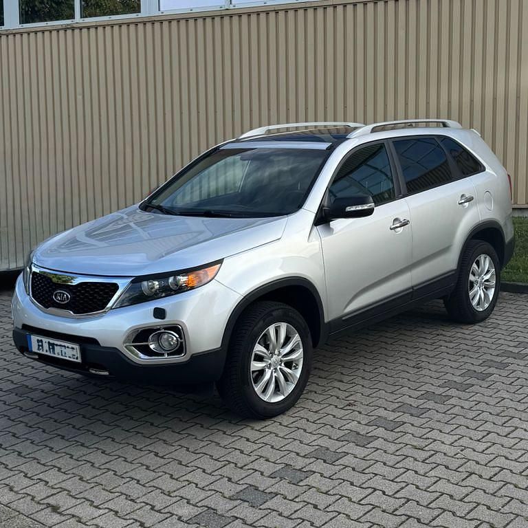 Silber Gebraucht 2011 Kia Sorento Spirit SUV | 7.690 € (Fairer Preis) - Bild 1/4