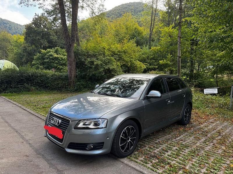Silber Gebraucht 2009 Audi A3 Sportback Ambiente Kleinwagen | 5.900 € (Fairer Preis) - Bild 1/4