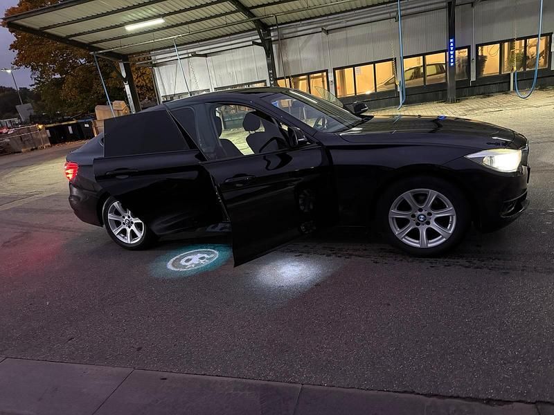 Schwarz Gebraucht 2014 BMW 318 Gran Turismo Limousine | 10.500 € (Fairer Preis) - Bild 1/4