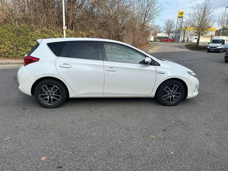Gebraucht Toyota Auris Hybrid Edition 136 PS (100 kW) 2016 Weiß Limousine