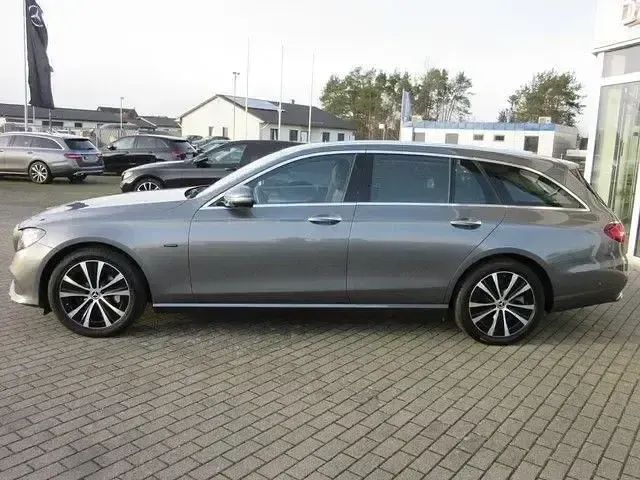 Gebraucht Mercedes E300 Avantgarde 317 PS (233 kW) 2020 Grau Kombi