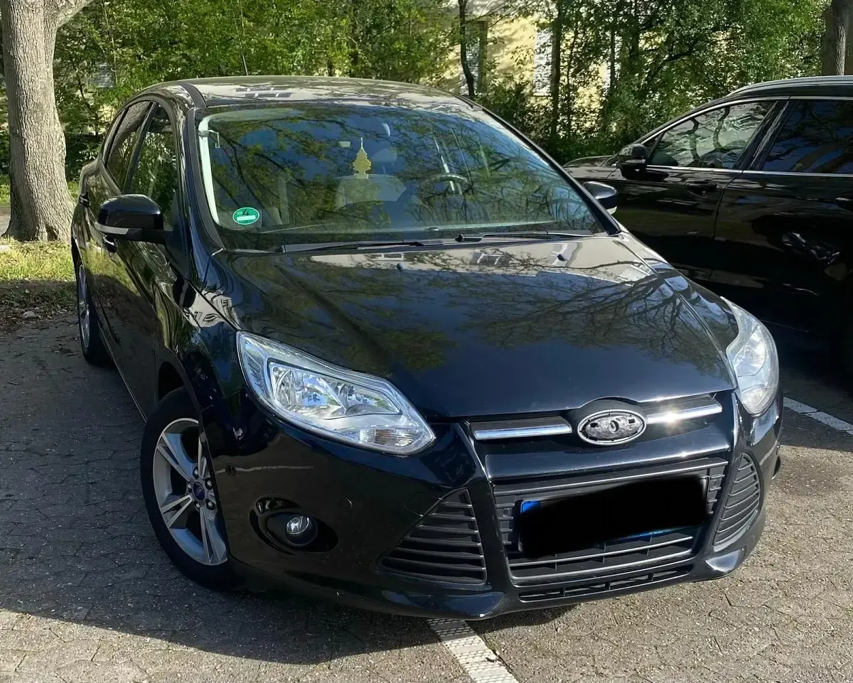 Używany Ford Focus 101 KM (74 kW) 2013 Czarny Sedan/Limuzyna