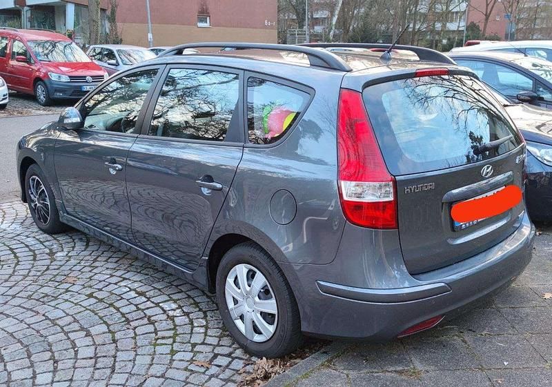 Gebraucht Hyundai i30 Classic 90 PS (66 kW) 2011 Grau Kombi