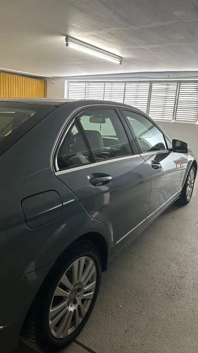Gebraucht Mercedes C200 Elegance 184 PS (135 kW) 2012 Grau Limousine