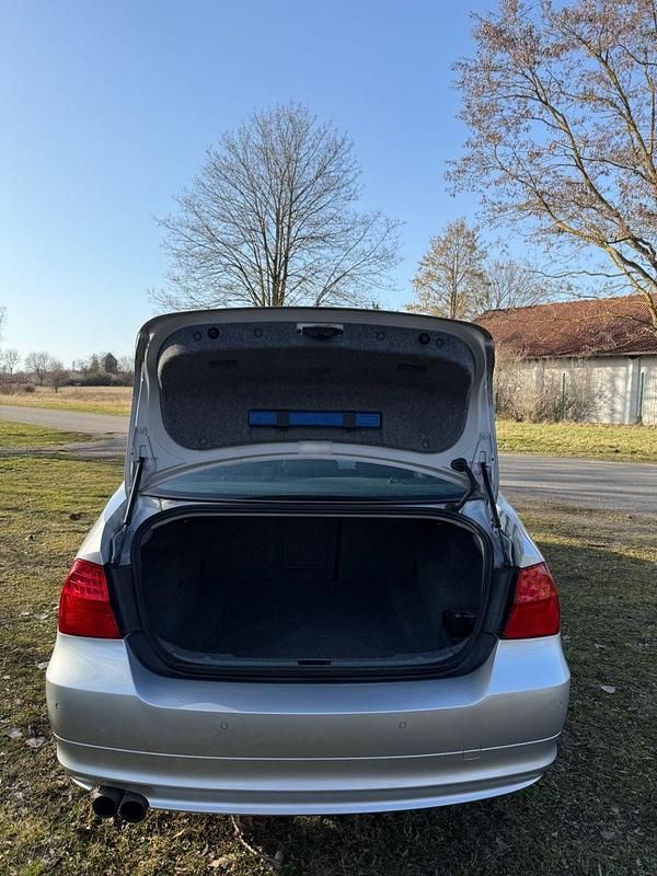 Second-hand BMW 325 218 CP (160 kW) 2008 Argintiu Berlinǎ