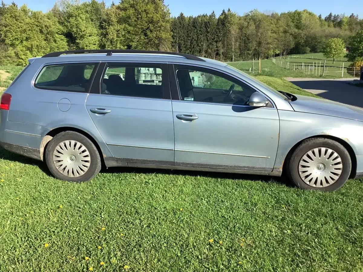 Gebraucht VW Passat 140 PS (102 kW) 2011 Blau Kombi