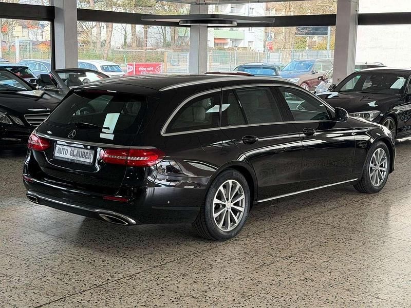 Gebraucht Mercedes E200 184 PS (135 kW) 2016 Obsidianschwarz Kombi