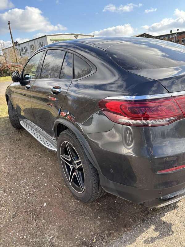 Grau Gebraucht 2020 Mercedes GLC300 SUV | 46.500 € (Teuer) - Bild 1/3