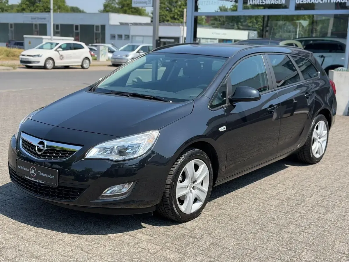 Gebraucht Opel Astra Design Edition 140 PS (102 kW) 2011 Schwarz Kombi
