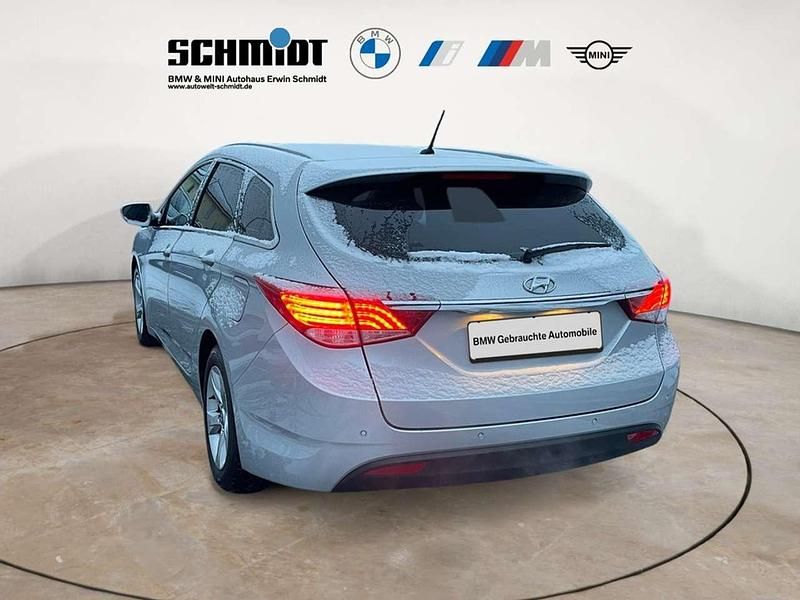 Gebraucht Hyundai i40 Edition+ 135 PS (99 kW) 2014 Sleek silver metallic Kombi